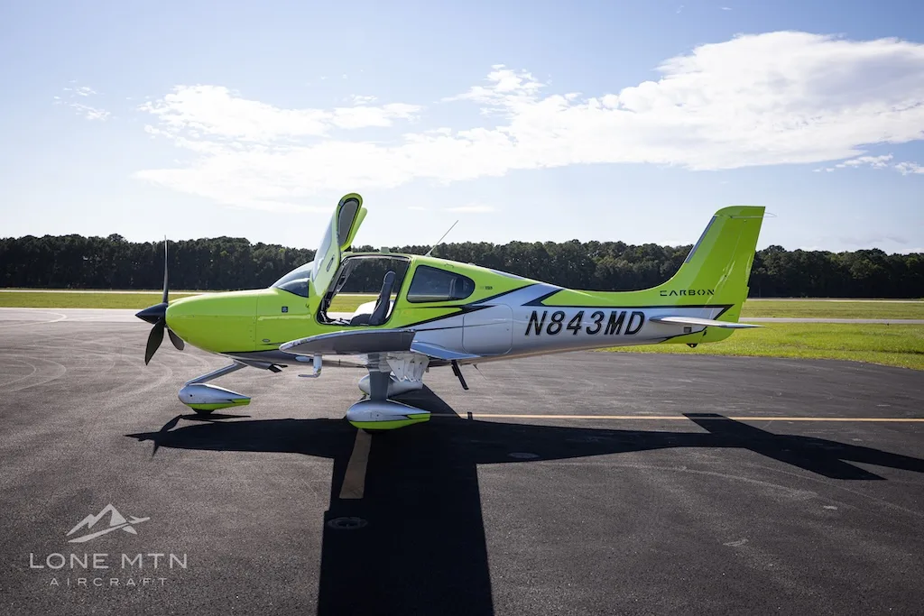 Exterior view of a 2021 Cirrus SR22T G6, N843MD.