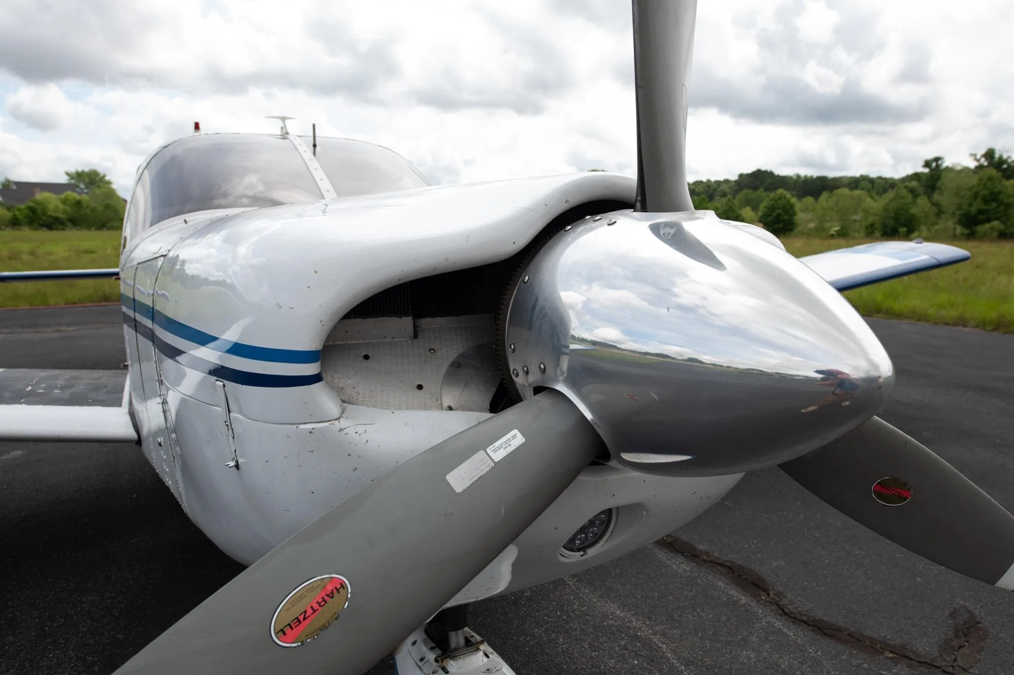 Engine detail of a 1977 PIPER CHEROKEE 6/300.