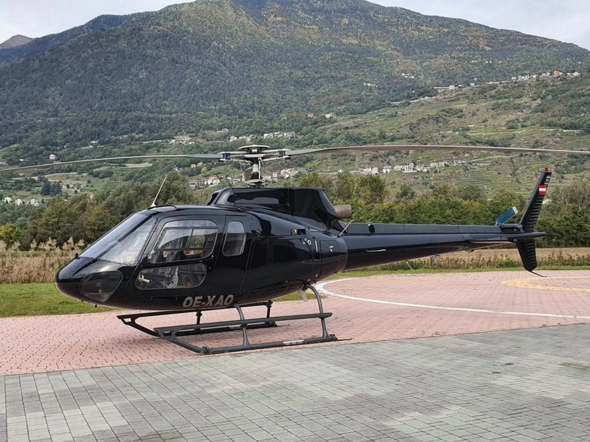 Exterior view of a 1980 Eurocopter AS350BA, OE-XAO.