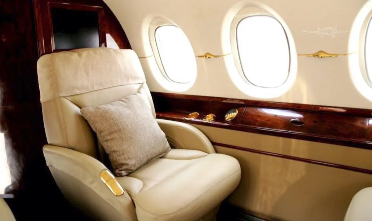 Cabin interior of a 2004 HAWKER 800XP.