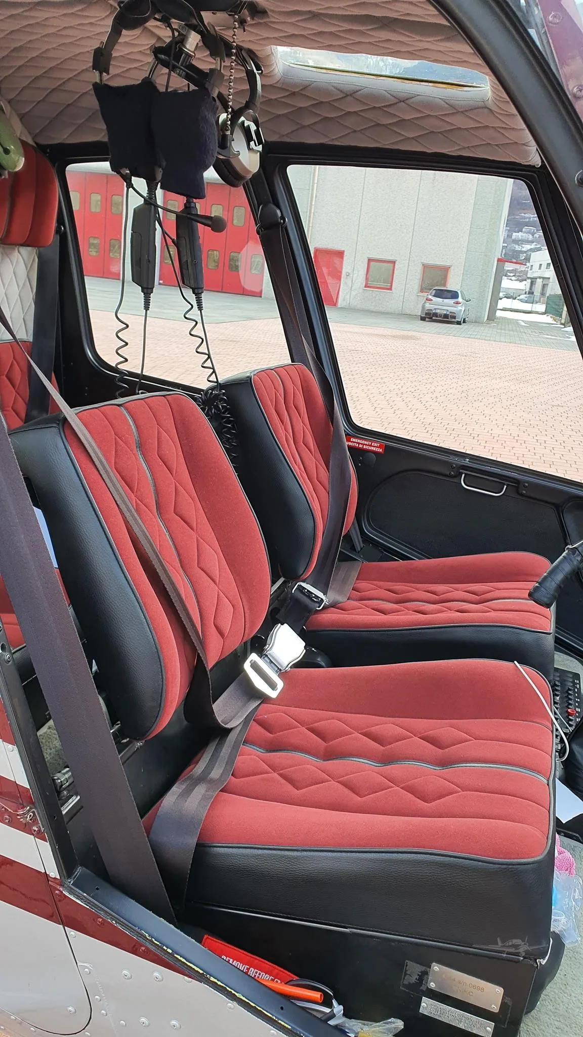 Cabin interior of a 2000 ROBINSON R44 CLIPPER I.