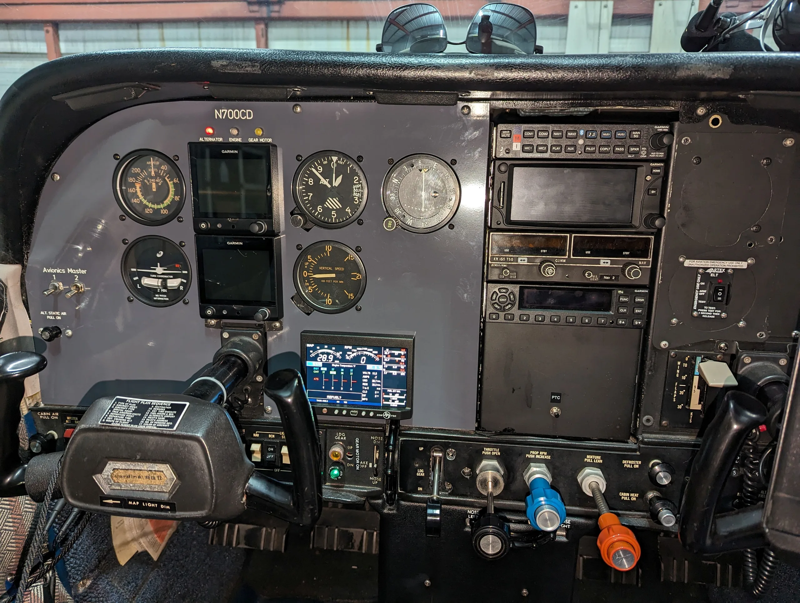 Cockpit and instrument panel of a 1976.