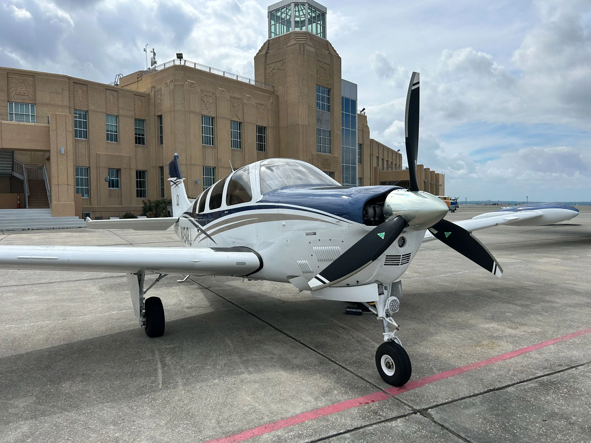 Exterior view of a 2009 Beechcraft G36 SN, E-3898.