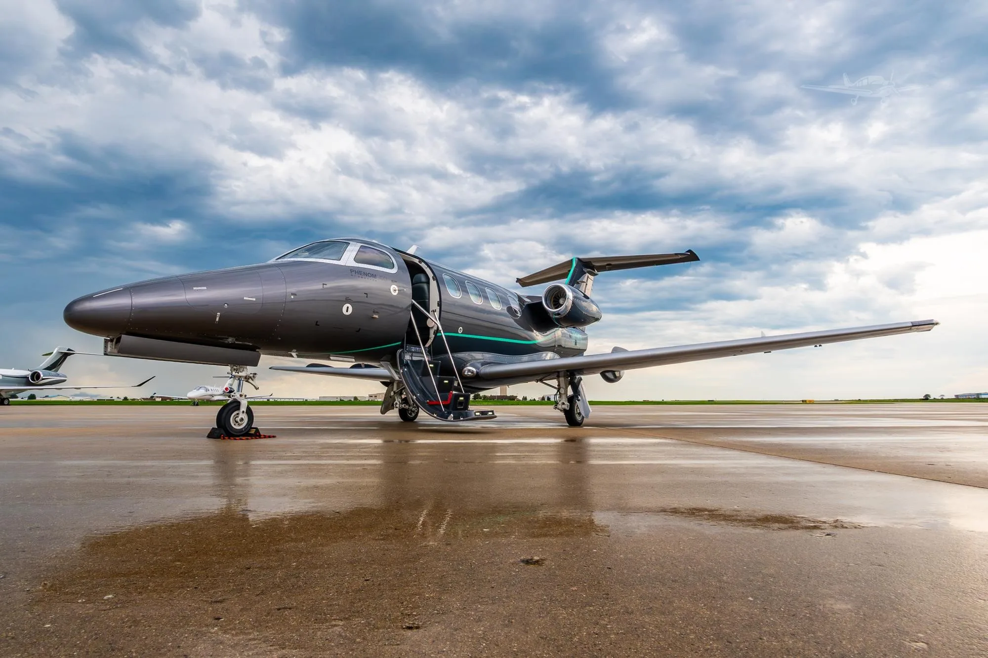 Exterior view of a 2010 EMBRAER PHENOM 100EV, N1WB.