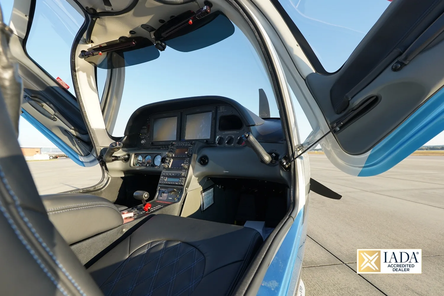 Cockpit and instrument panel of a 2006 Cirrus SR22 G2 GTS.