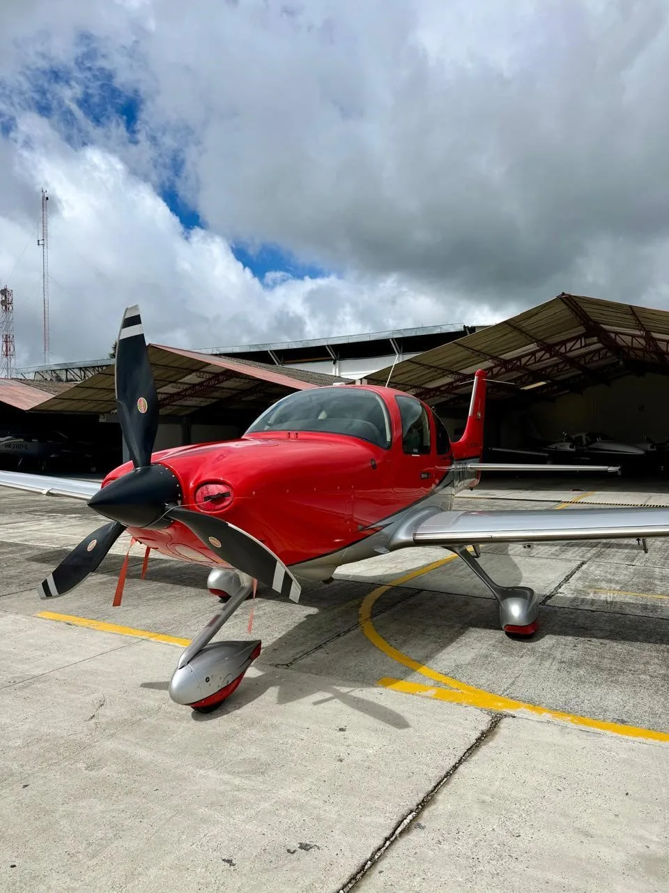 Exterior view of a 2020 CIRRUS SR22-G6 TURBO, N265JC.