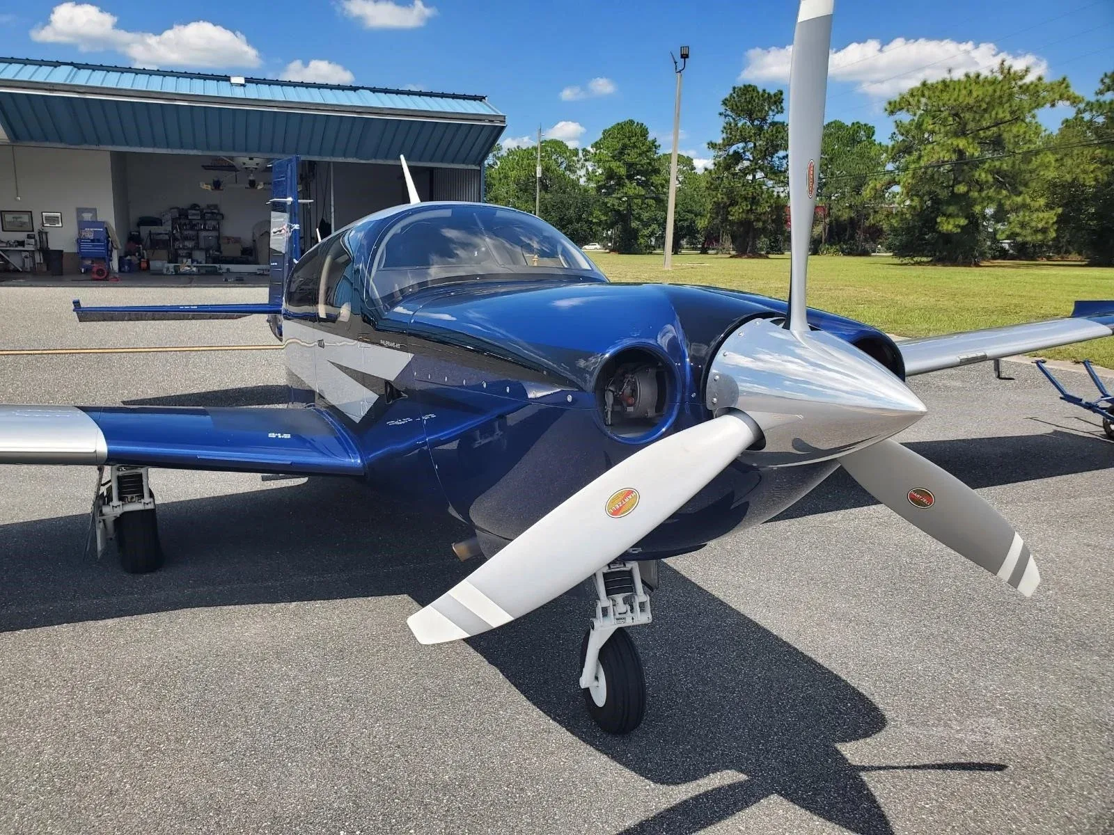 Exterior view of a 2019 MOONEY ACCLAIM ULTRA, N218TA.