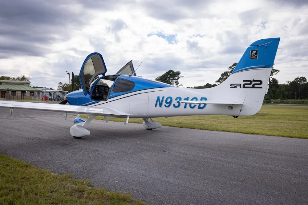 Exterior view of a 2002 Cirrus SR22.