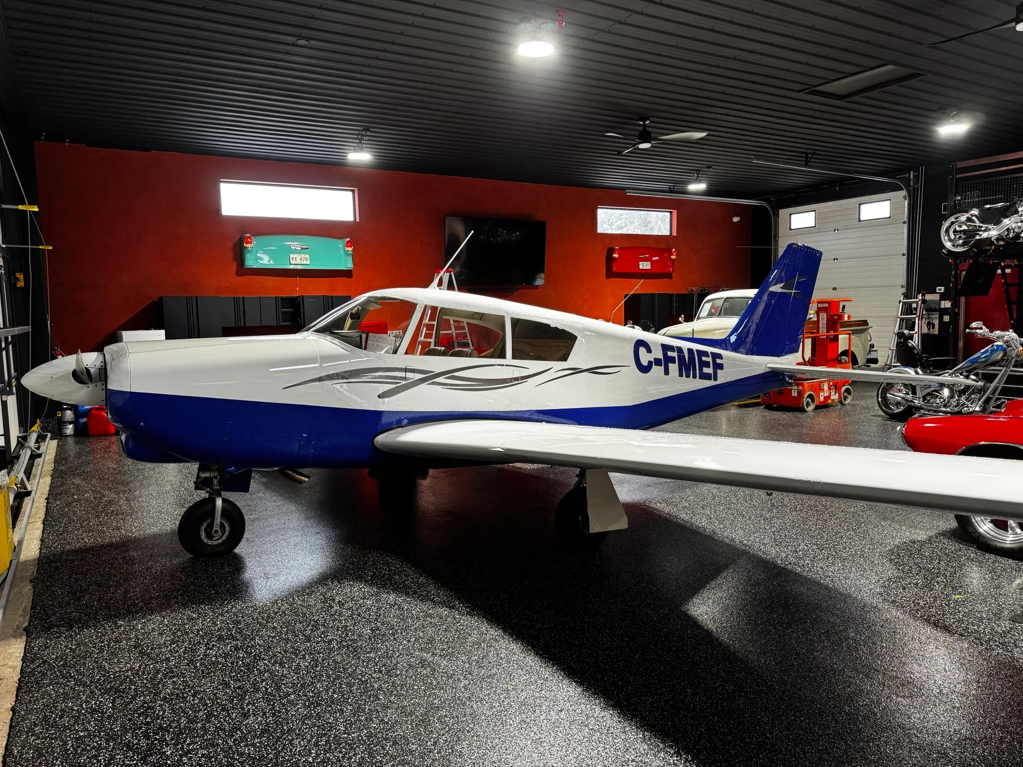 Cabin interior of a 1960 Piper COMANCHE PA-24-180 - Canadian Aircraft Sales.