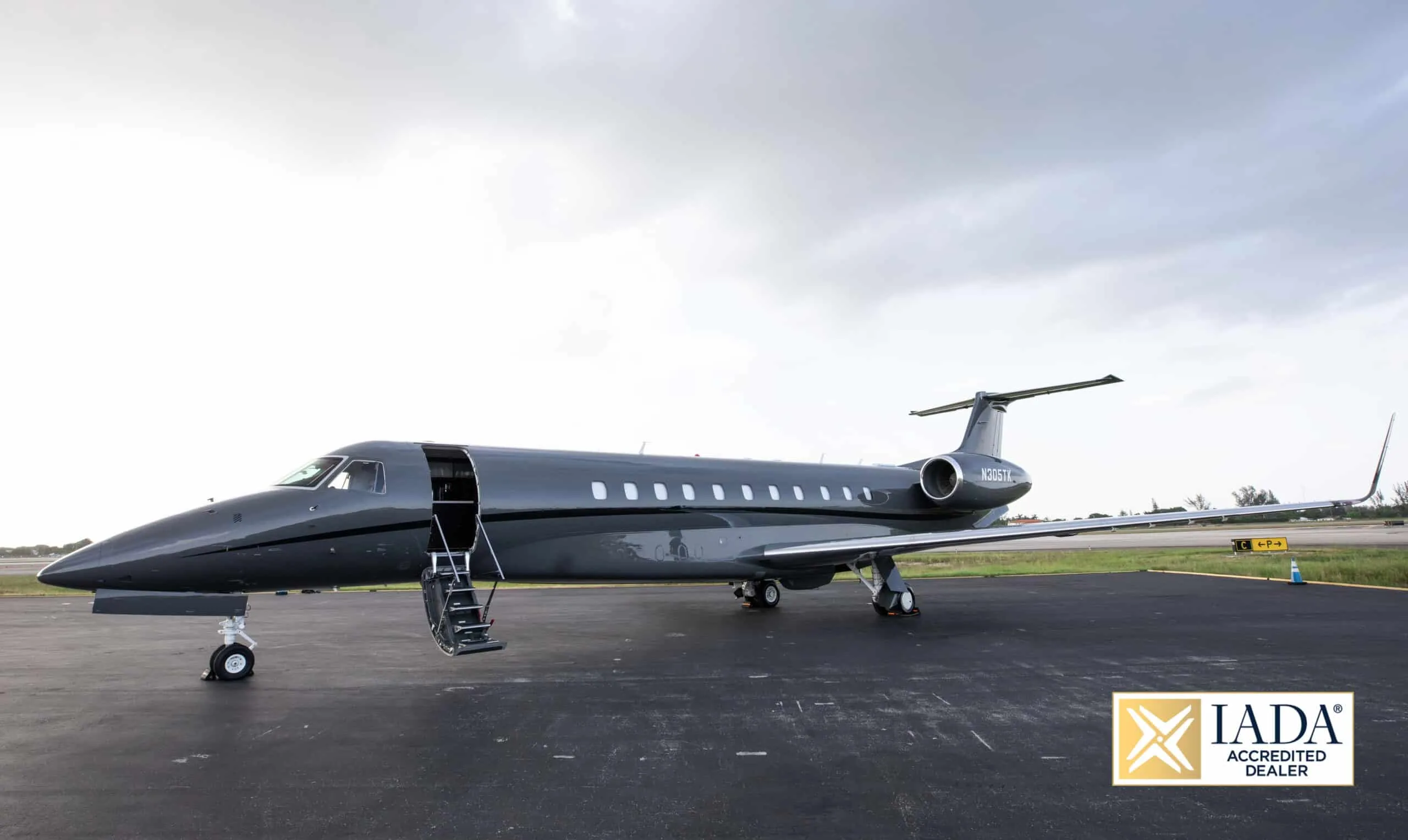 Exterior view of a 2006 Embraer LEGACY 600 | Leviate Air Group.