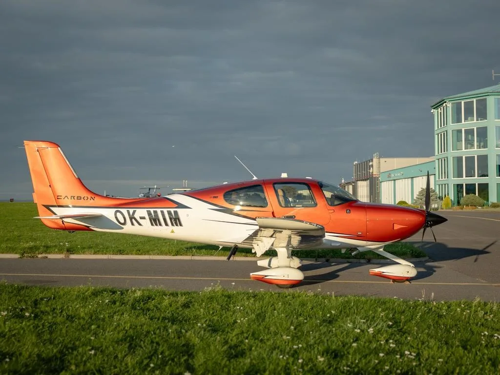 Exterior view of a 2021 CIRRUS SR22-G6.