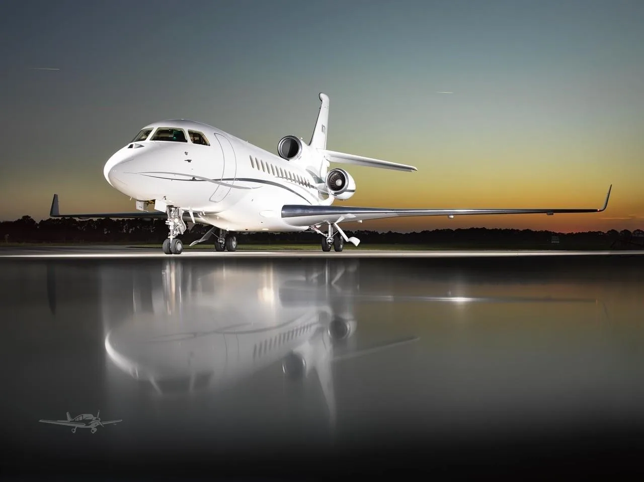 Exterior view of a 2009 DASSAULT FALCON 7X, N7X.