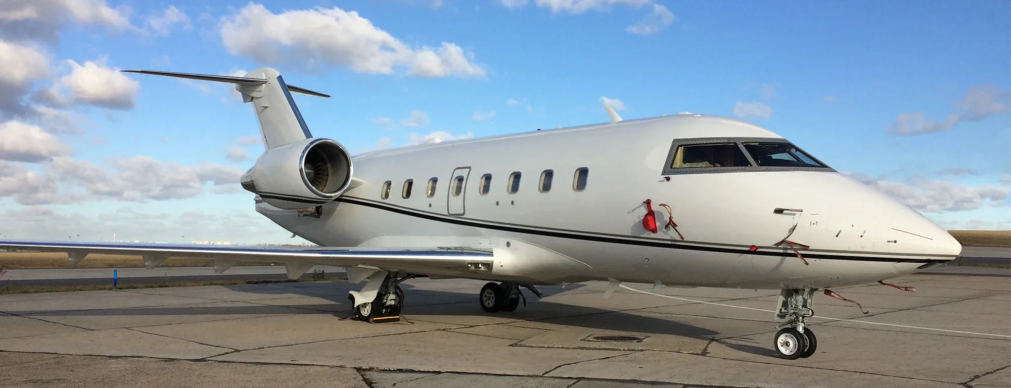 Exterior view of a 2005 Bombardier Challenger 604, G-MOCL.