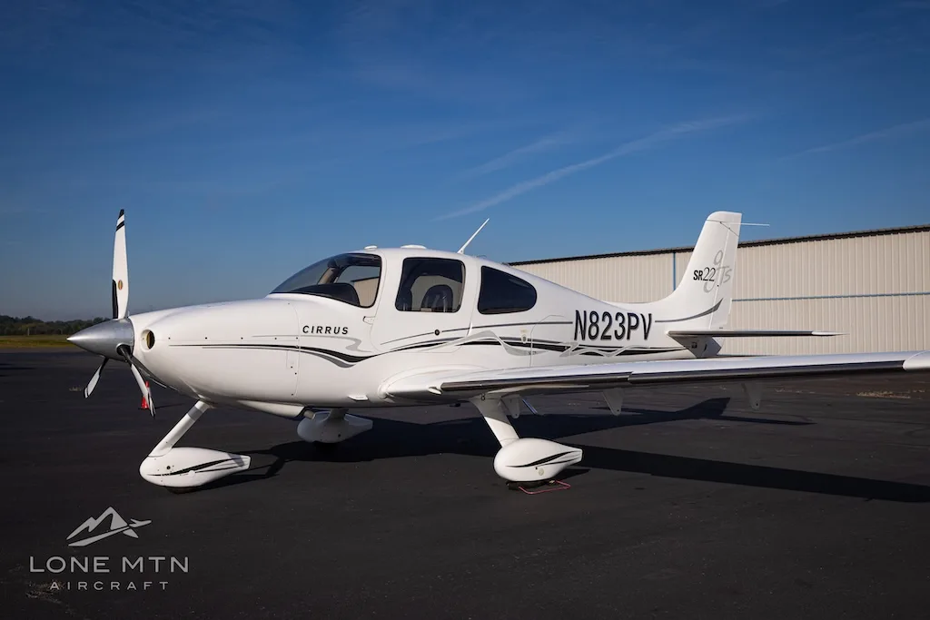 Exterior view of a 2005 Cirrus SR22 G2 GTS, N823PV.