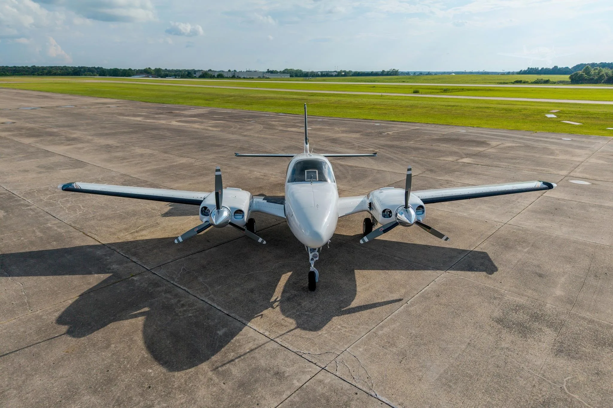 Exterior view of a 1981 BEECHCRAFT 58P BARON, N958PB.