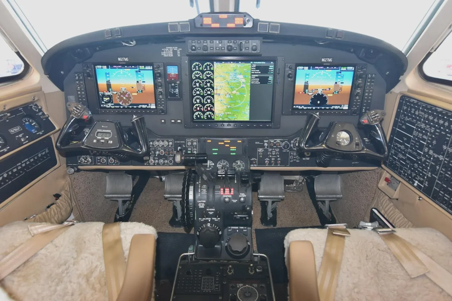 Cockpit and instrument panel of a 1989 Beechcraft King Air 300.