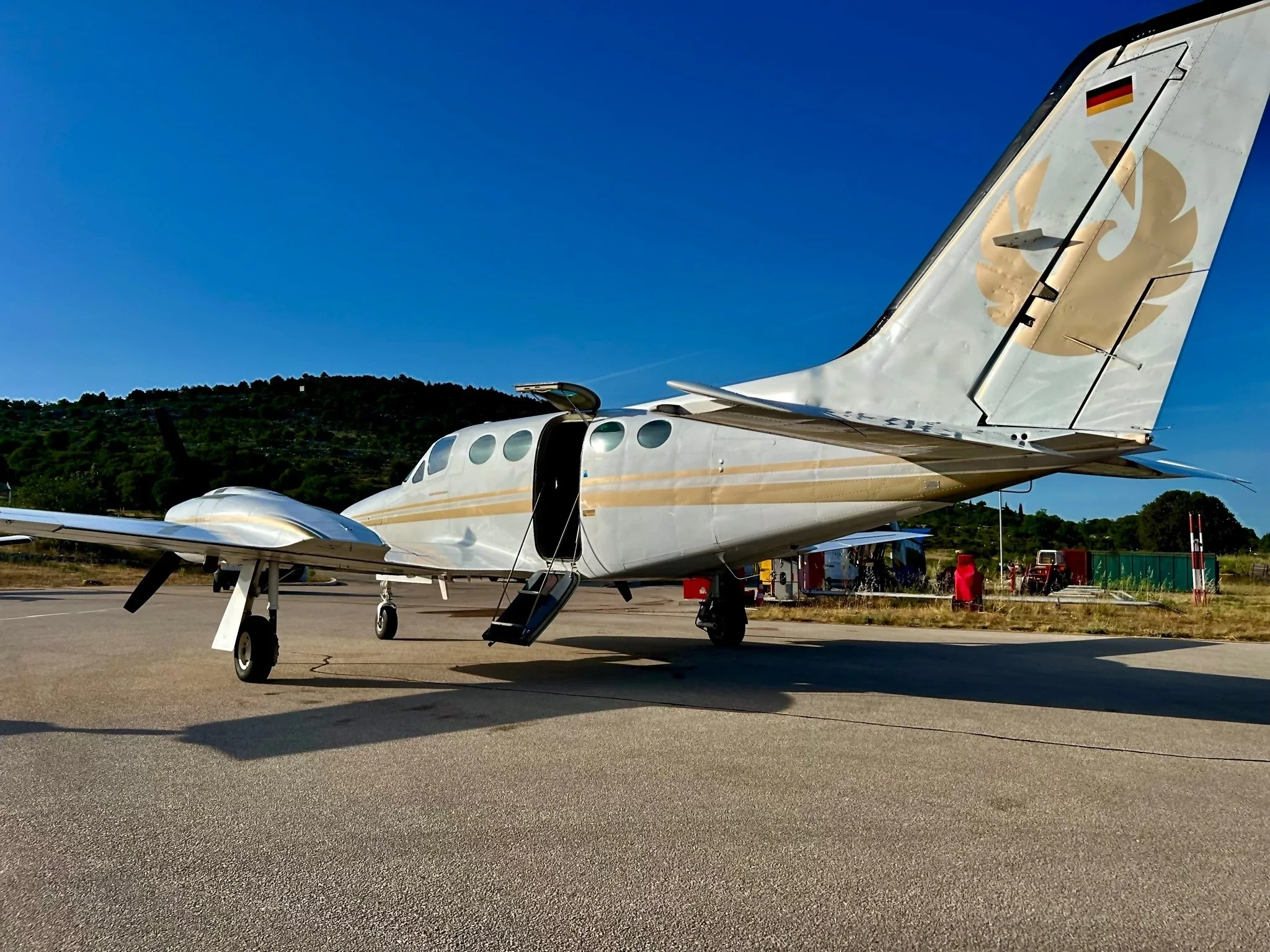 Exterior view of a 1981 Cessna 421.