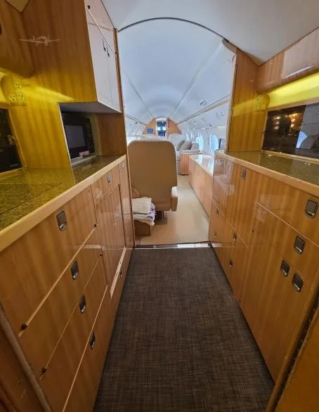 Cabin interior of a 1998 GULFSTREAM GIVSP.