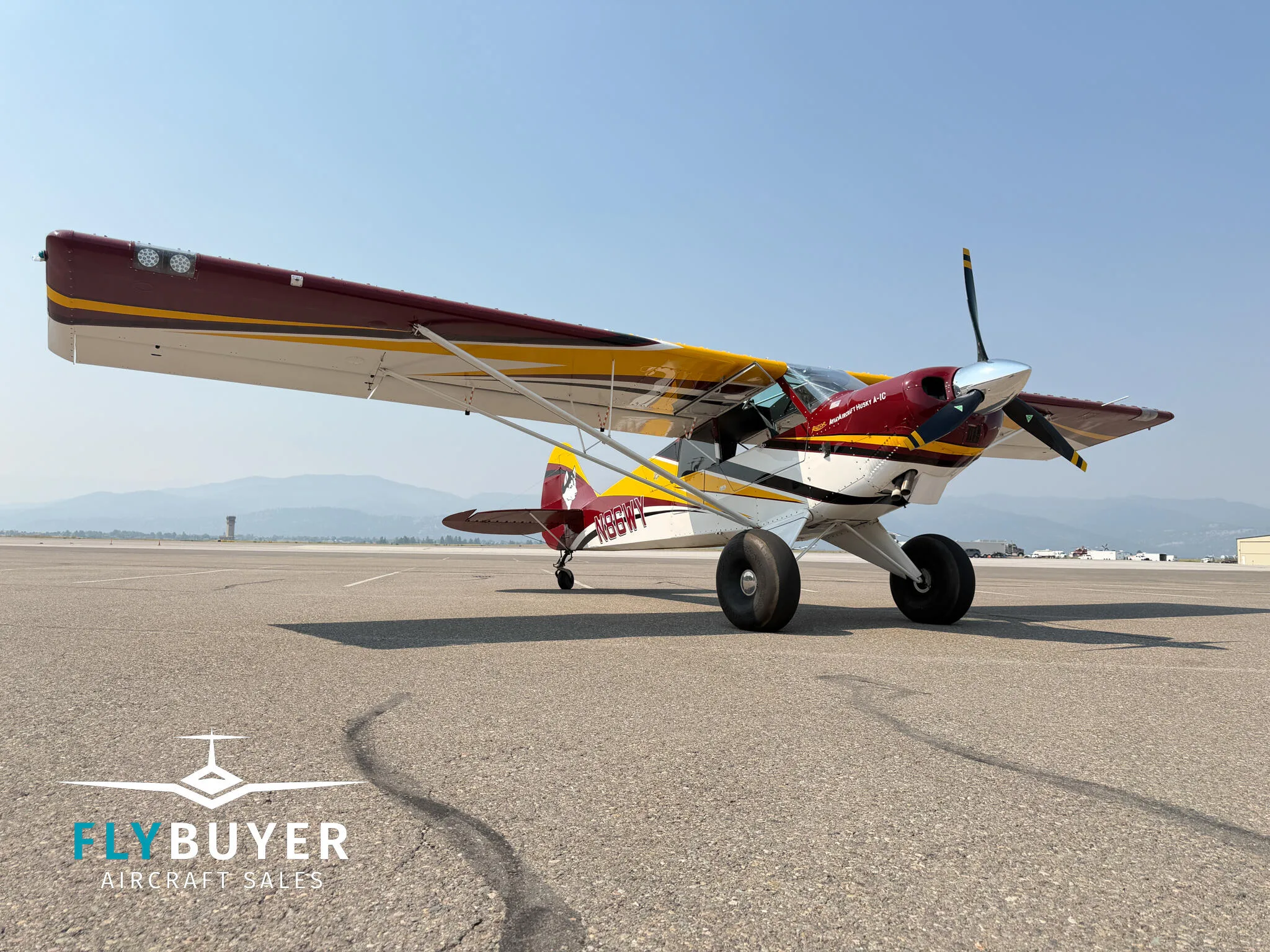 Exterior view of a 2012 Aviat A-1C-200 Husky.