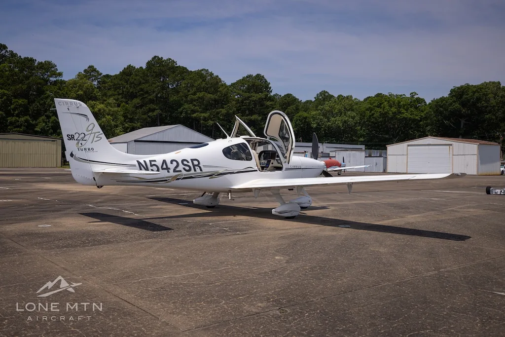 Cabin interior of a 2006 Cirrus SR22 G2 TURBO GTS.