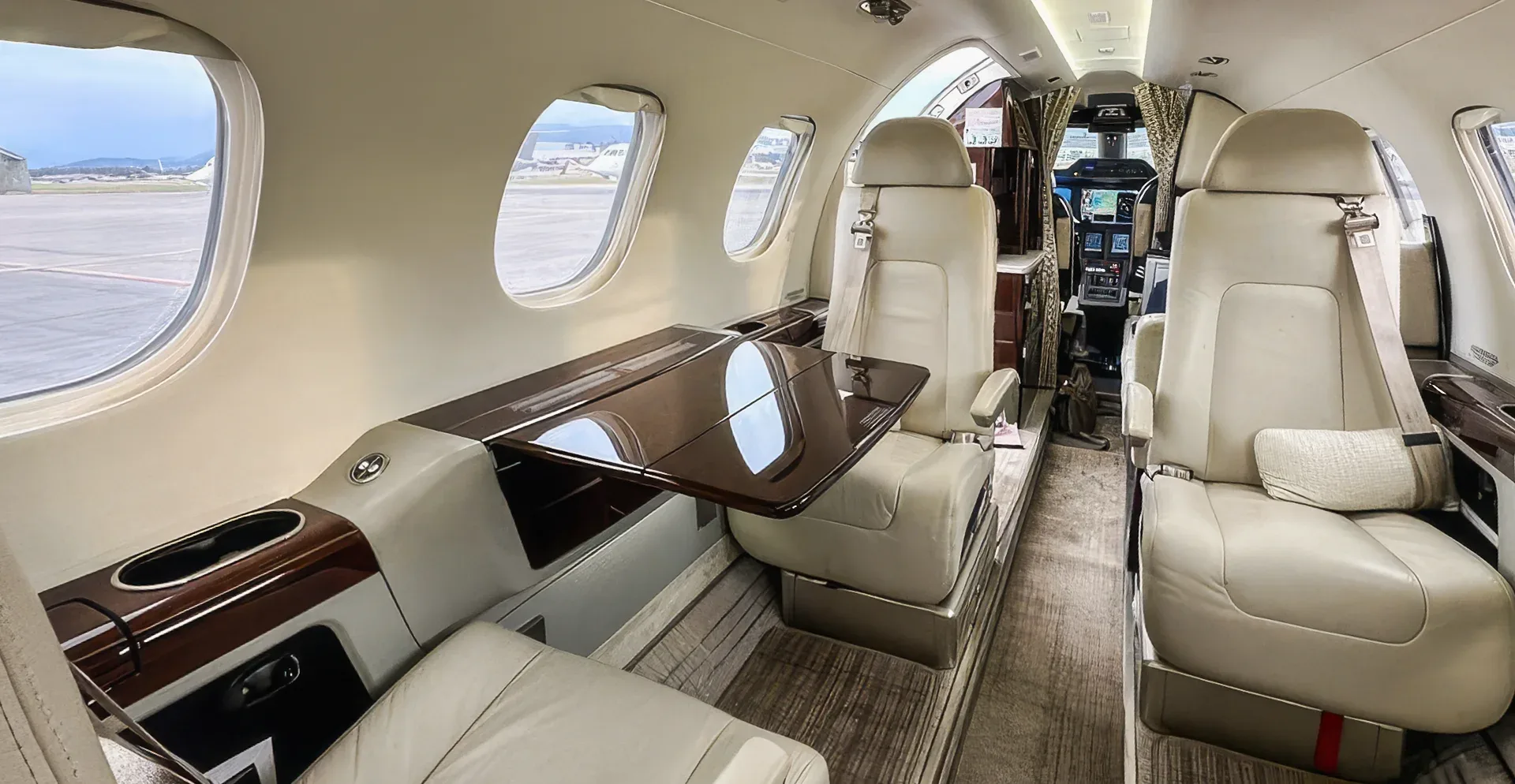 Cabin interior of a Embraer Phenom 300.