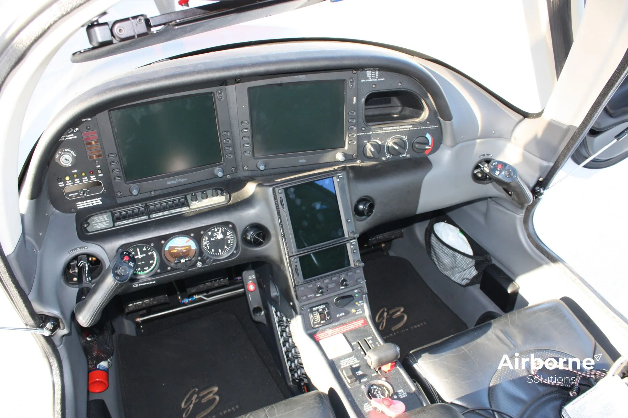 Cockpit and instrument panel of a 2007 Cirrus SR22 G3 GTSx.