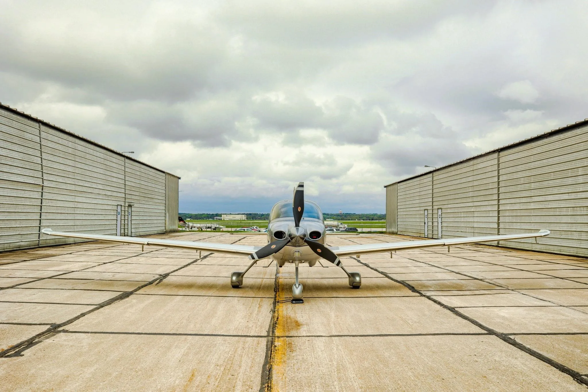Exterior view of a 2022 CIRRUS SR22-G6 TURBO, N402WF.
