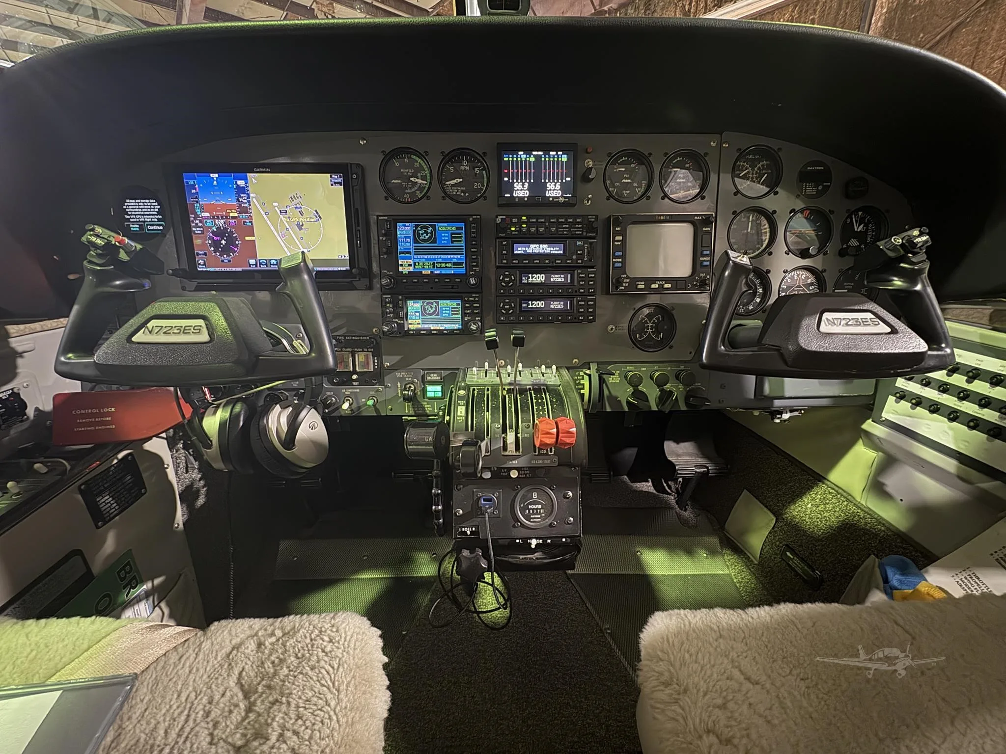 Cockpit and instrument panel of a 1982 CESSNA 421C.