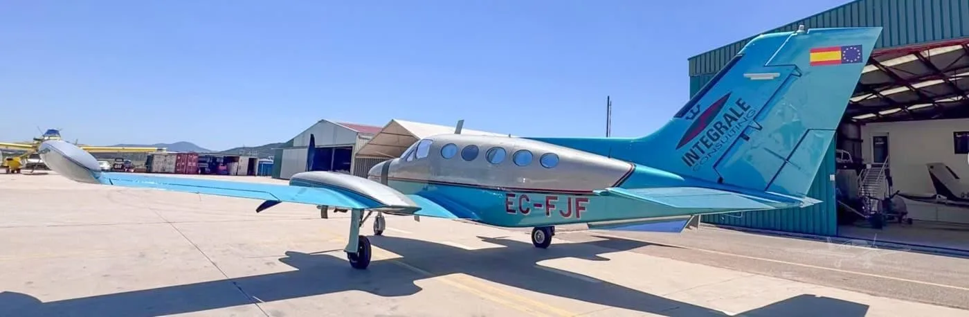 Exterior view of a 1974 CESSNA 414, EC-FJF.