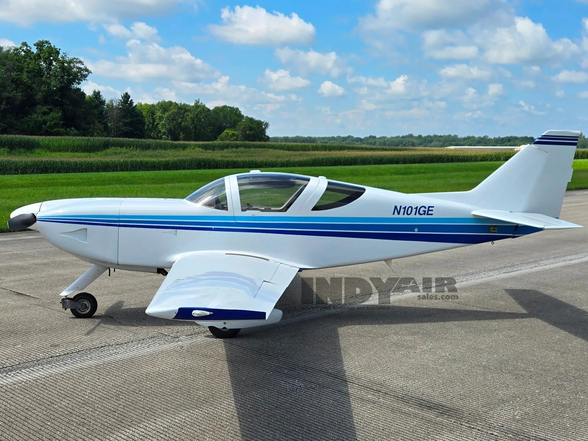 Exterior view of a 2000 Glasair Super II, N101GE.