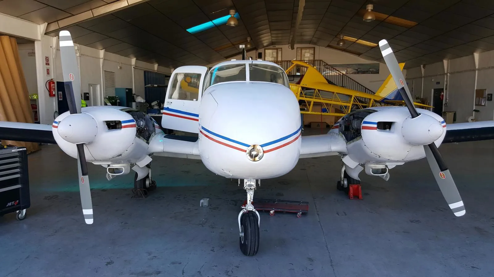 Exterior view of a 1969 Piper PA-23-250 Aztec D.
