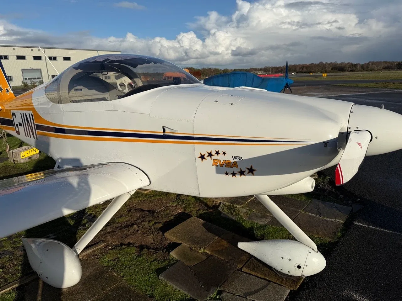 Exterior view of a 2004 Vans RV 9.