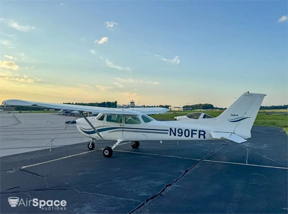 Exterior view of a 1980 Cessna 172N, N90FR.