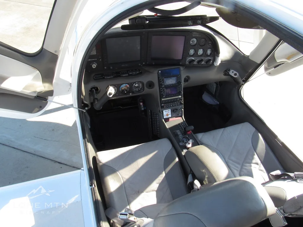 Cabin interior of a 2004 Cirrus SR20 G1.