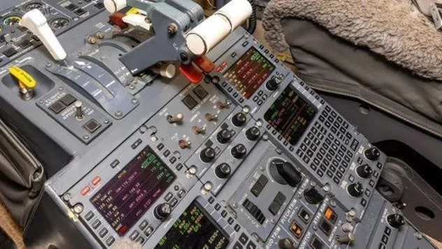 Cockpit and instrument panel of a 1983 BOMBARDIER CHALLENGER 601-1A.