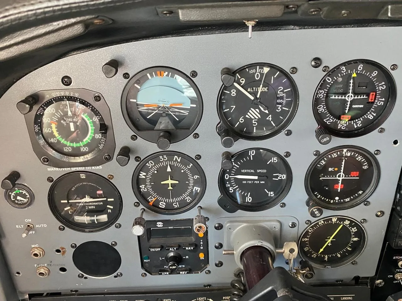Cockpit and instrument panel of a 1980 CESSNA 182Q SKYLANE.