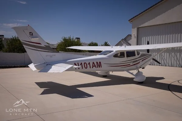 Exterior view of a 2005 Cessna 182T.