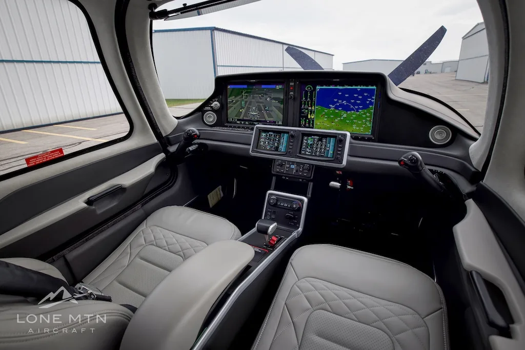 Cockpit and instrument panel of a 2024 Cirrus SR22T G7 GTS.