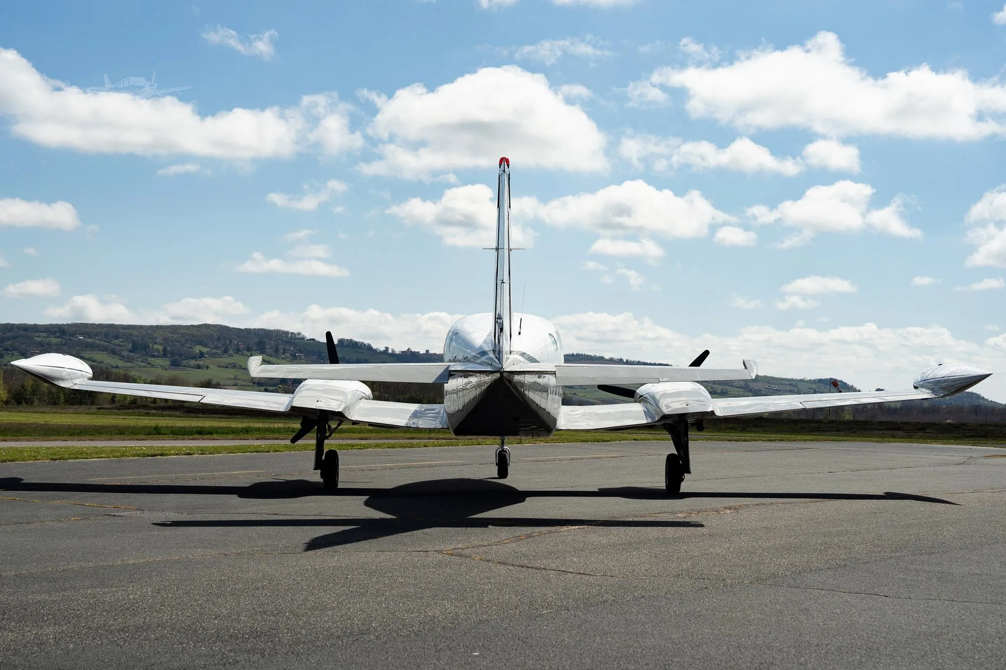 Exterior view of a 1975 CESSNA 414, N142SD.