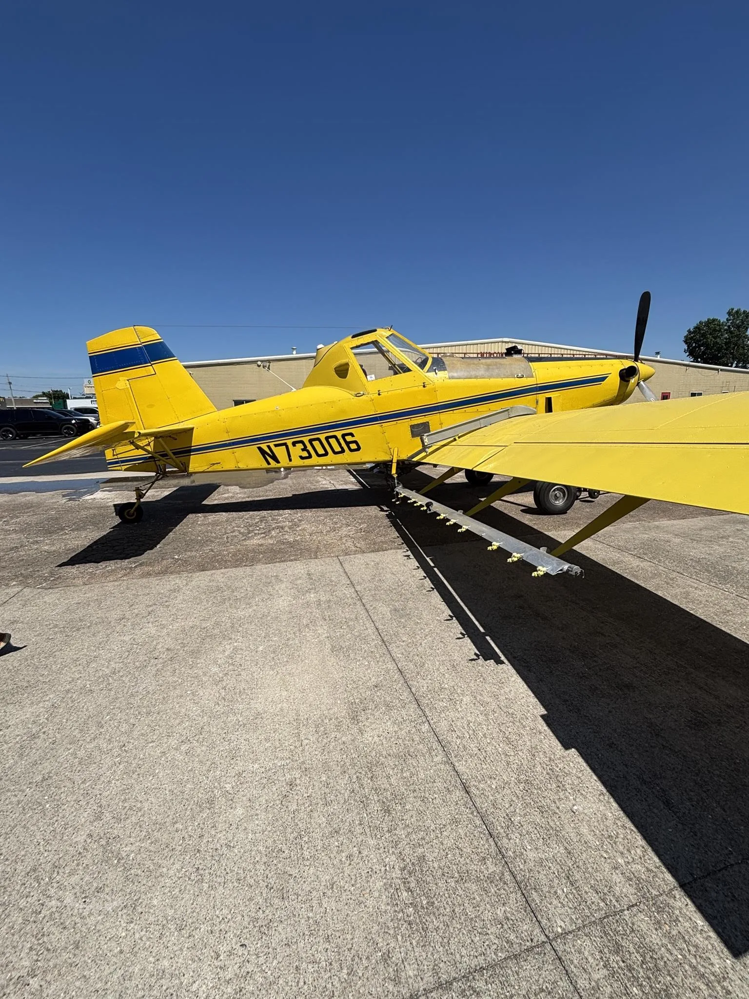 Exterior view of a 1985 AIR TRACTOR AT-400A, N73006.