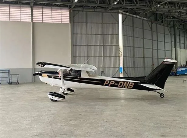 Exterior view of a 1977 CESSNA 152, PP-ONB.