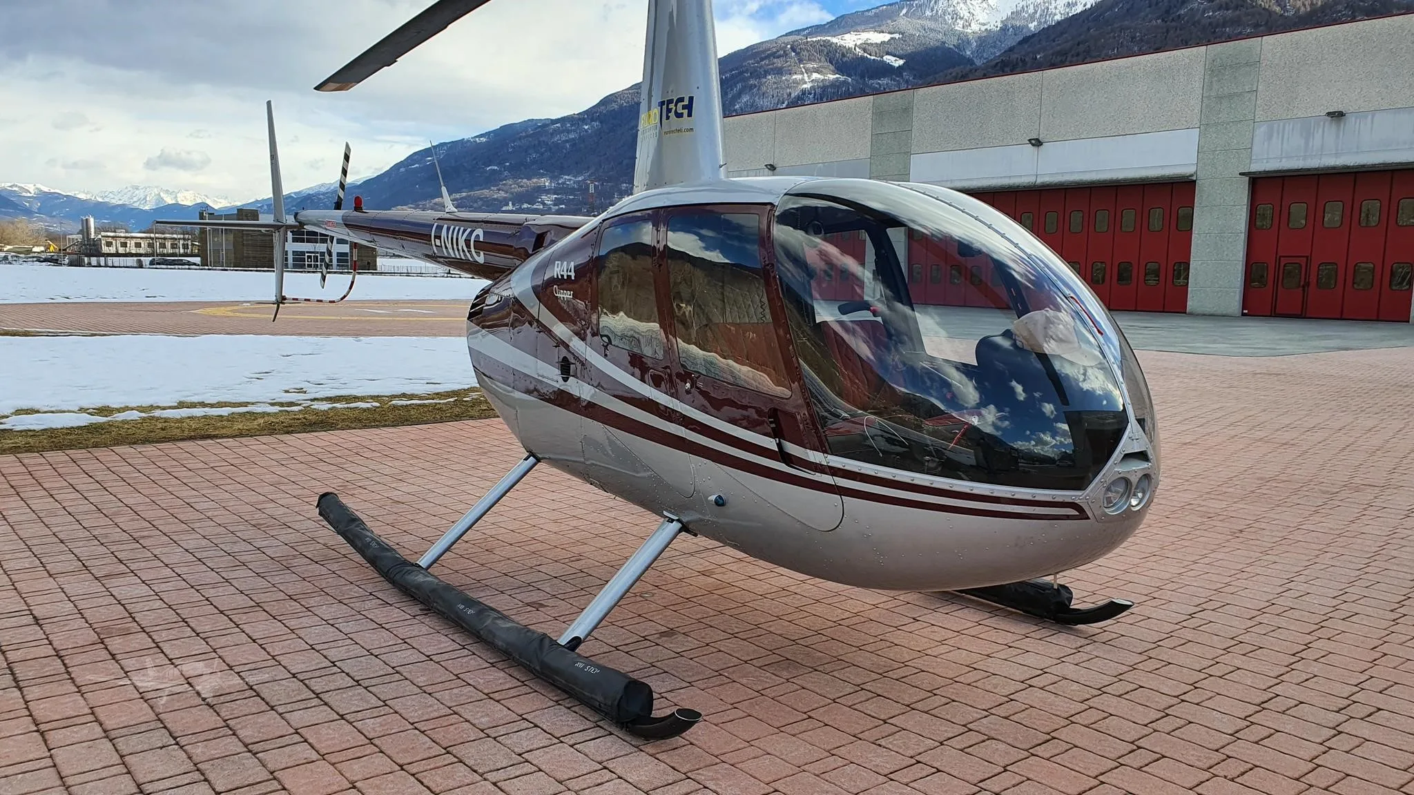 Exterior view of a 2000 ROBINSON R44 CLIPPER I, I-NIKC.