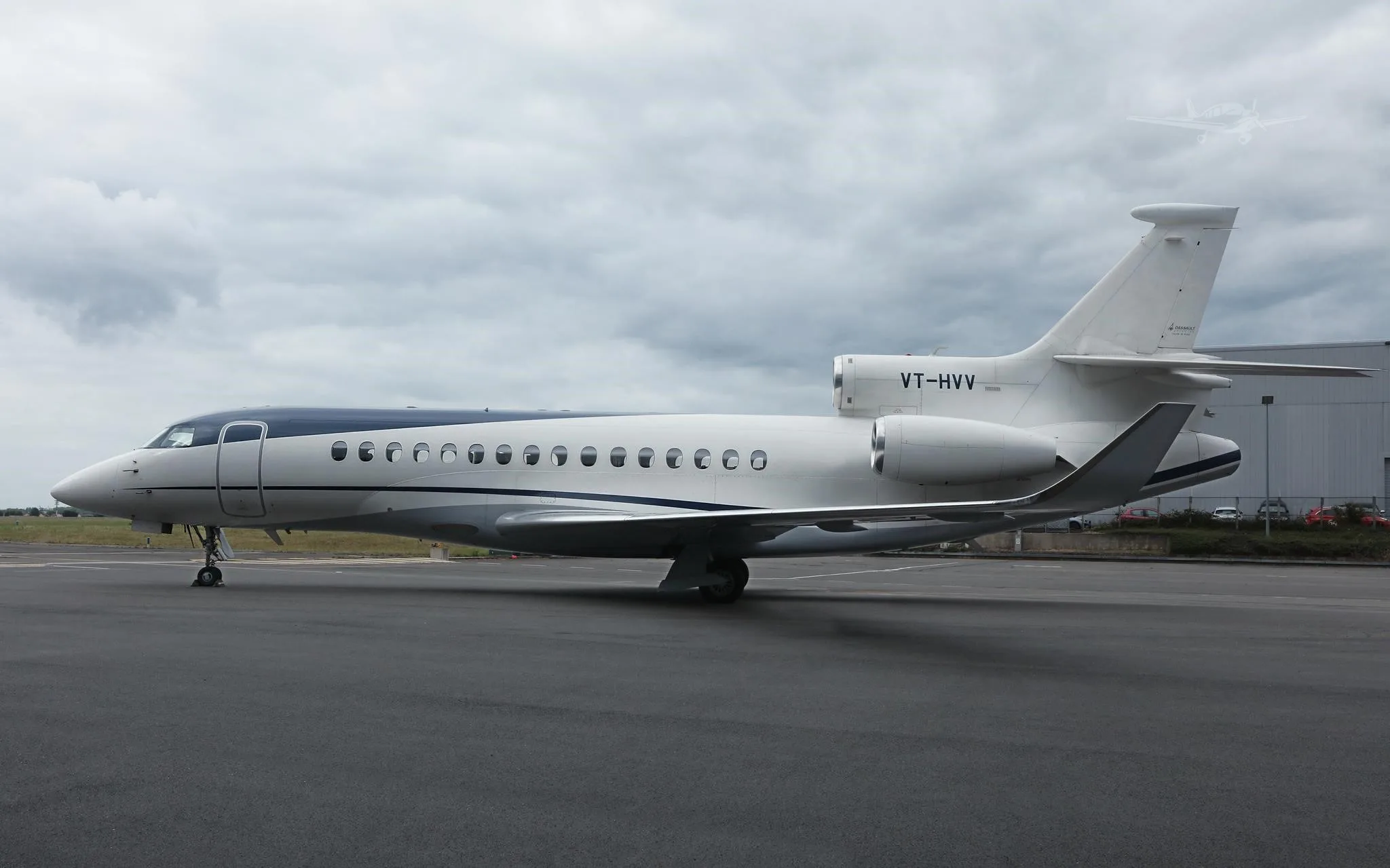 Exterior view of a 2018 DASSAULT FALCON 8X, F-HCNO.