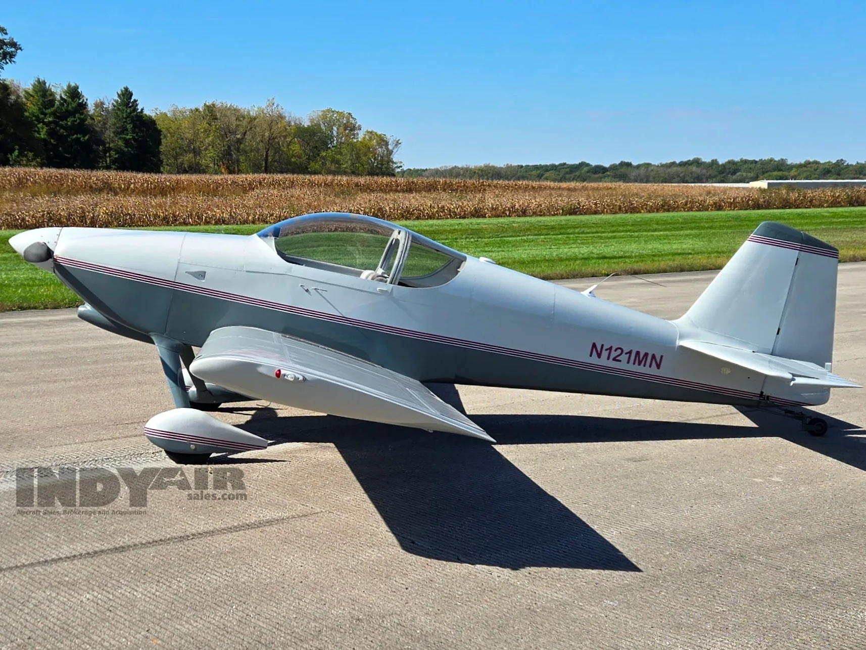 Exterior view of a Van's Aircraft RV6, N121MN.