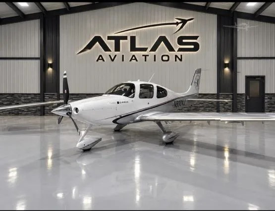 Exterior view of a 2009 CIRRUS SR22, N800VJ.