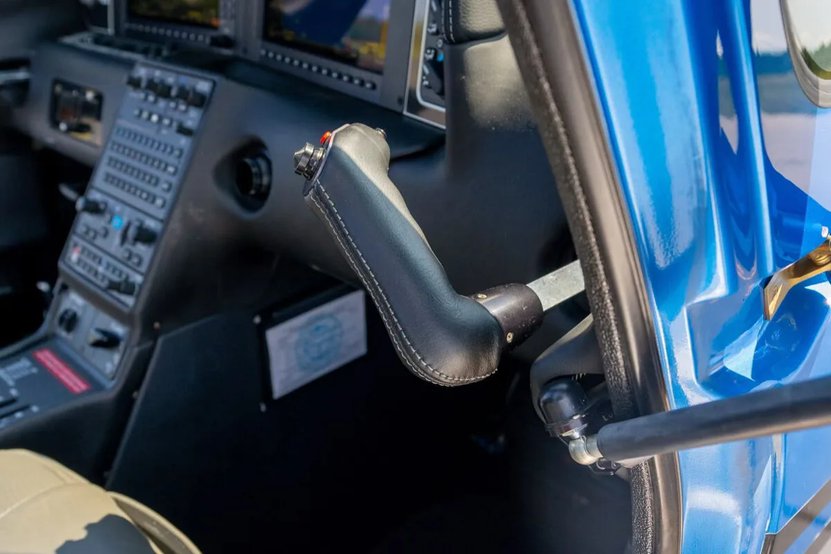 Avionics suite of a 2017 Cirrus SR22-G6 GTS.