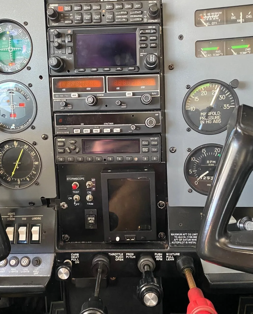 Avionics suite of a 1980 CESSNA 182Q SKYLANE.