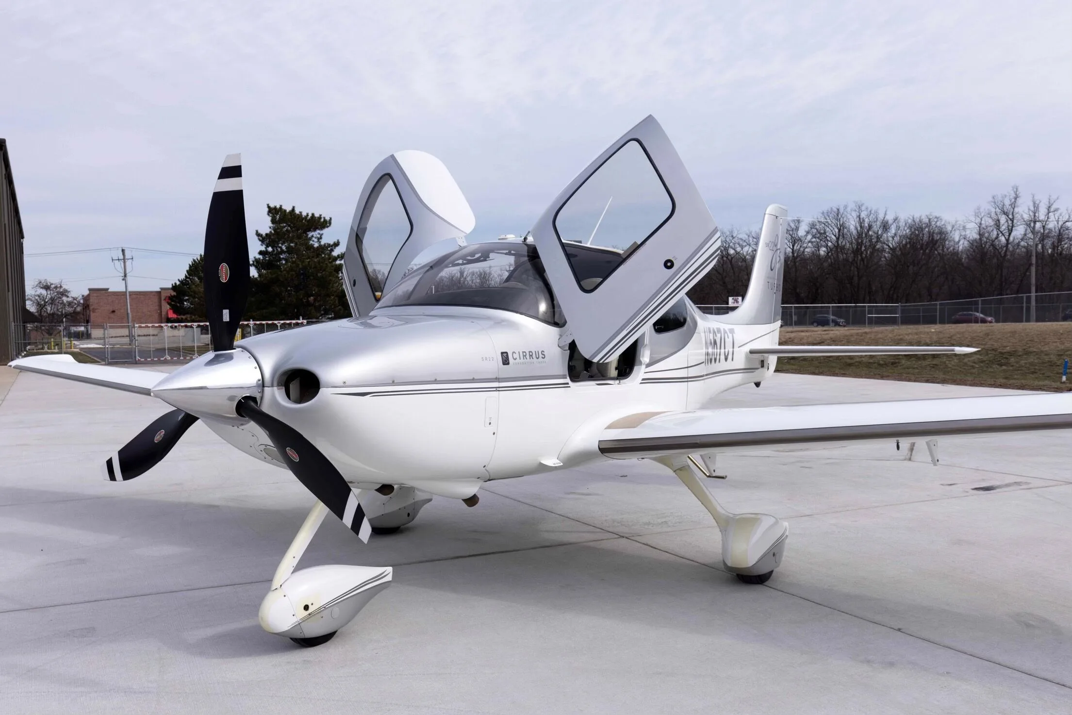 Exterior view of a 2008 Cirrus SR22-G3 Turbo GTS, N567CT.