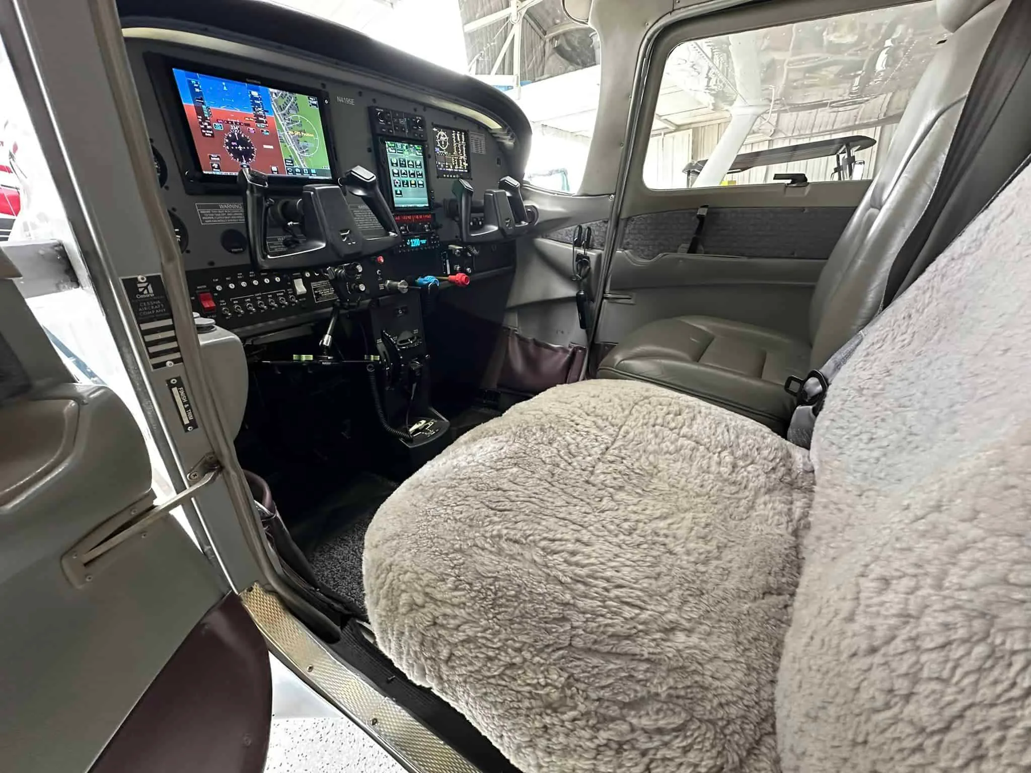 Cockpit and instrument panel of a 1998 Cessna 182S.