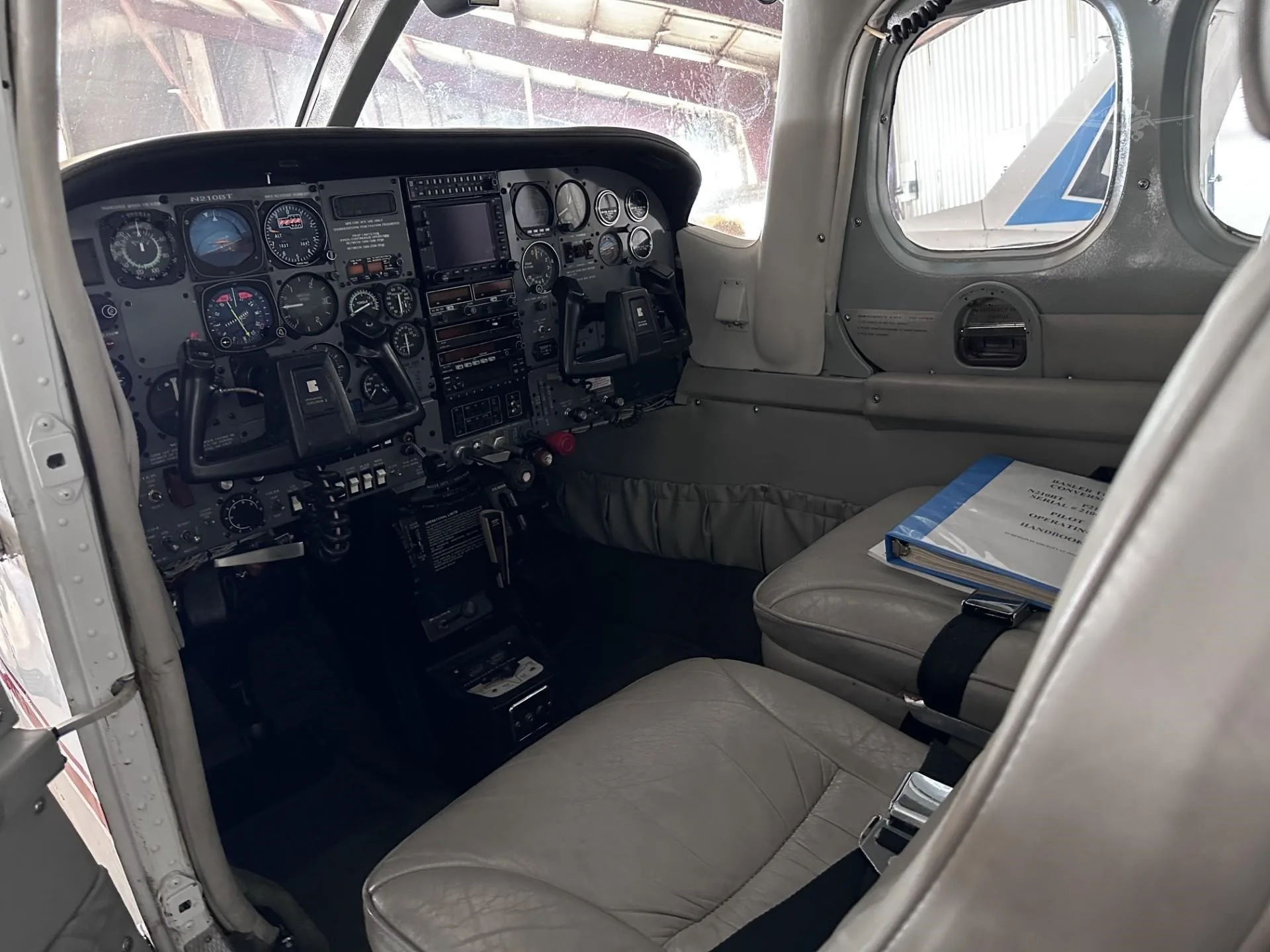 Cockpit and instrument panel of a 1979 CESSNA P210N.
